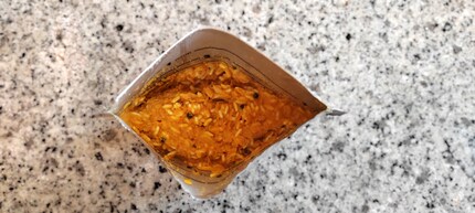Der gefriergetrocknete Inhalt wird mit rund 3 dl heissem Wasser angerührt.