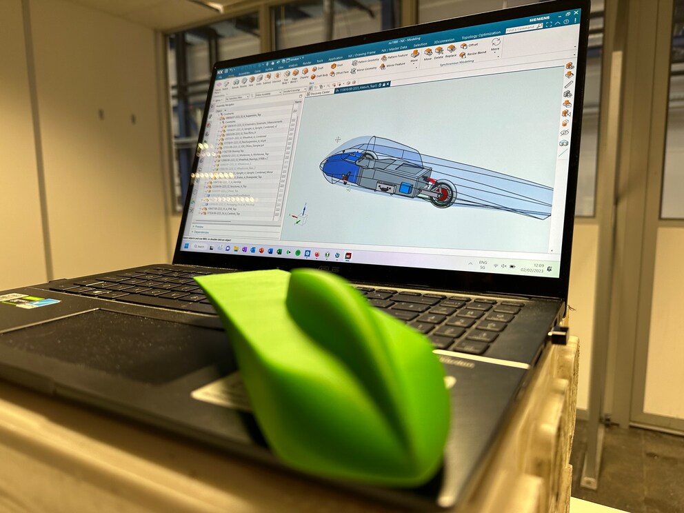 Two models of the future race car: one from the 3D printer, one as a CAD design.