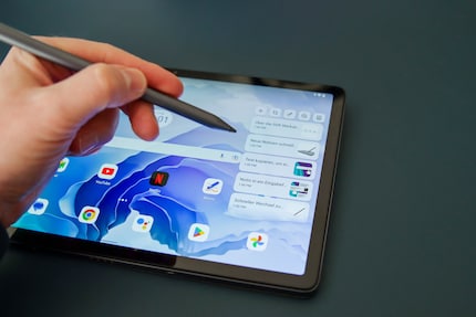The Precision Pen 3 has its own pop-up menu for quick access to notes and other functions.