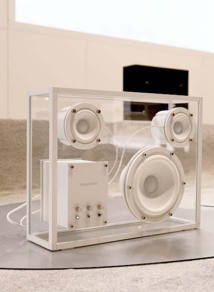 Die «Transparent Speaker» können auf der Unterseite oder Rückseite geöffnet werden.