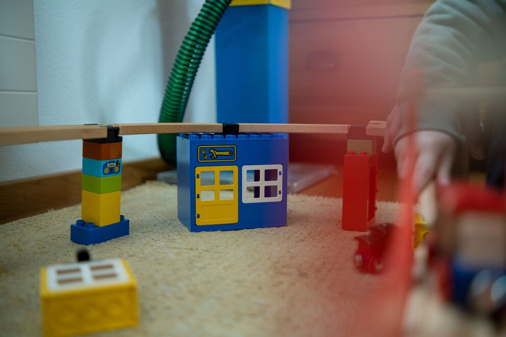 Egal ob Bauklotz oder fertiges Gebäude, die Toy2-Verbinder passen auf alles Duplo-kompatible.