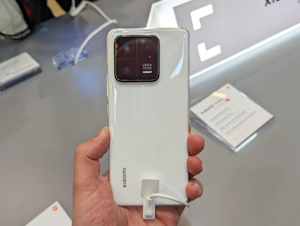 Die Keramikrückseite des Xiaomi 13 Pro.