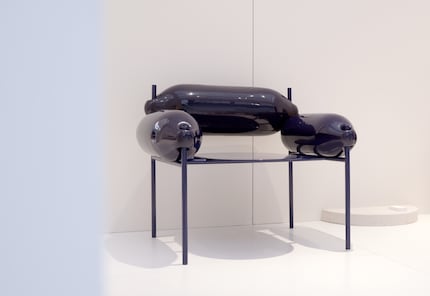 Evokes summer feelings: the cushions of the armchair «Drift Chair» are inflated like balloon-like fenders.