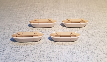 Selbst die kleinen Beiboote sind als solche zu erkennen.