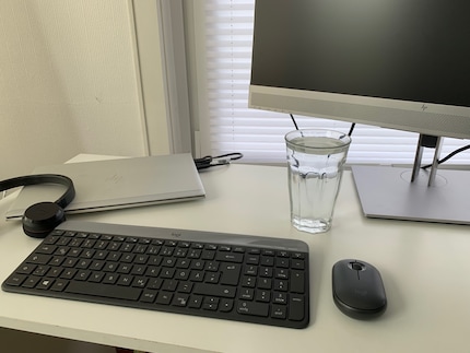 The glass of water at hand reminds me to take a sip regularly.