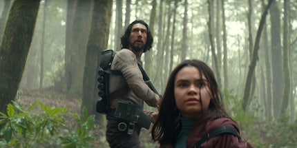 Mills (Adam Driver) und Koa (Ariana Greenblatt) im gar nicht mal so spannenden Kampf ums Überleben vor 65 Millionen Jahren.