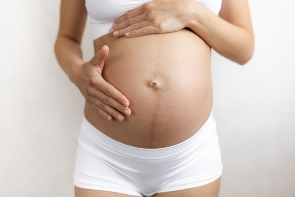 Schwangerschaftshormone bilden die Linea Nigra.