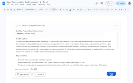 Aus dem Prompt «Job-Ausschreibung für einen regionalen Verkaufsleiter» schreibt Google Docs im Beispiel selbstständig ein Inserat, das sich danach noch bearbeiten und verfeinern lässt.