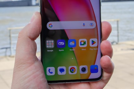 OnePlus supplements Google’s standard apps with its own apps in OxygenOS.