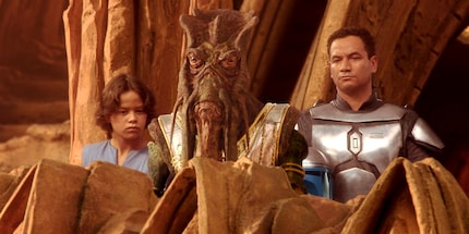 Ein junger Boba Fett (links) und sein Vater, Jango Fett (rechts).