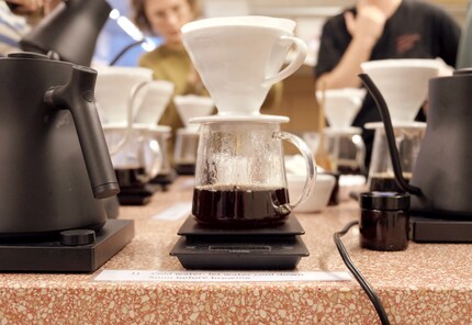 ... bis hin zum Brühen lernst du alles in der Masterclass des Zürcher Cafés Miró.