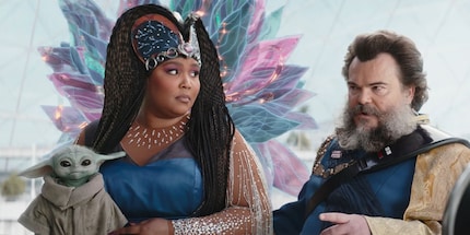 Lizzo und Jack Black in «Star Wars»: Selbst Grogu weiss nicht so recht, ob das jetzt grad wirklich passiert.