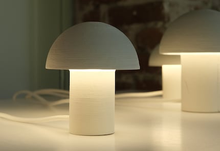 Die Form der Lampe ist von Mary Poppins Schirm inspiriert.