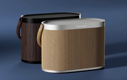 Die neuen Beosound A5 kommen in zwei verschiedenen Varianten: Mesh-Korbstuhl-Design oder dunkle Eichenlättli.