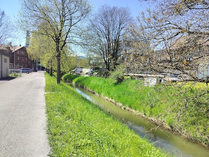 When the weather’s nice, the image looks a little warmer.