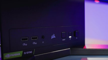 Über Anschlüsse vorne im Standfuss wie der Corsair Xeneon Flex dürften mehr Monitore verfügen.