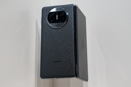 The Foldable in black.