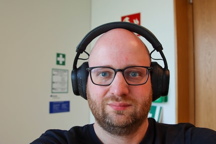Ob Büro oder Werkstatt, mit den Fairbuds XL wird es leichter, andere Menschen nicht zu hören.
