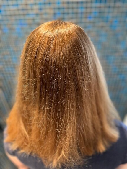 Meine Haare vor Testbeginn: Nach dem Föhnen kommt die Krause voll zur Geltung. Der Zuvi soll’s richten.