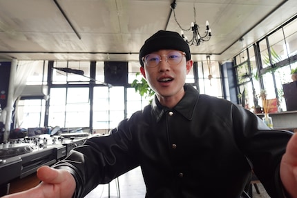 The 20 mm perspective is ideal if you want to film yourself.