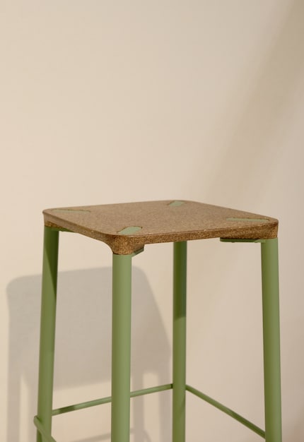 Die Sitzfläche besteht zu 98 Prozent aus einem recycelten, natürlichen Material.