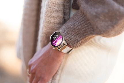 Die Epix 2 Pro hat einen leuchtenden AMOLED-Screen und ist näher an traditionellen Smartwatches.