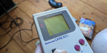 The Game Boy display can only be used in optimal lighting.