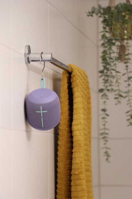 Wenns ums Waschbecken herum eng wird, hänge ich meine Lautsprecher auch gerne mal an einem Haken auf.