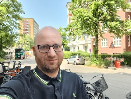 Selfie mit stärkerer Unschärfe im Hintergrund als üblich.