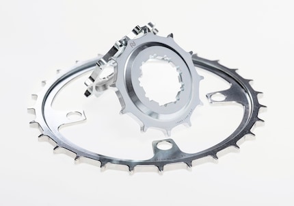 Preserves the chain: Enduo Cargo from New Motion Lab .