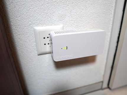 Der Devolo Router 3000 blockiert die gesamte Dreifachsteckdose.