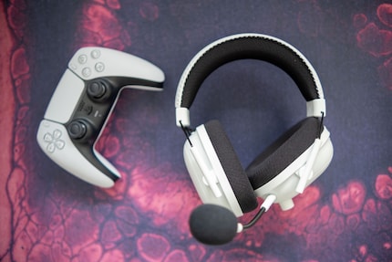 Das Design des Razer Blackshark V2 Pro erinnert an einen Gehörschutz.