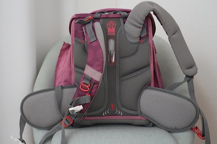 Ergonomisches Rückenpolster, Easy Grow System zum Mitwachsen und zahlreiche verstellbare Schnallen: Unser Thek kann so einiges.