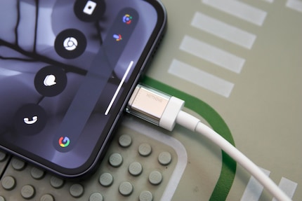 Design-Detail: Das Ladekabel hat etwas Transparenz bekommen.