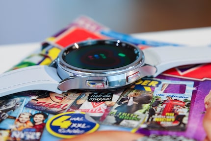 Die Watch 6 Classic mit drehbarer Lünette.