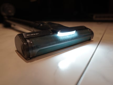The LEDs are mounted a little too high and don’t light up the dust as nicely.