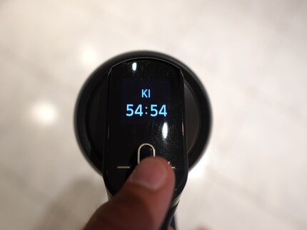 AI mode optimises suction power and brush rotation speed.