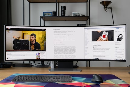 Für die Arbeit finde ich das 32:9-Format sehr praktisch. Um Fenster schnell nebeneinander anzuordnen, benutze ich unter MacOS das Tool «Magnet».
