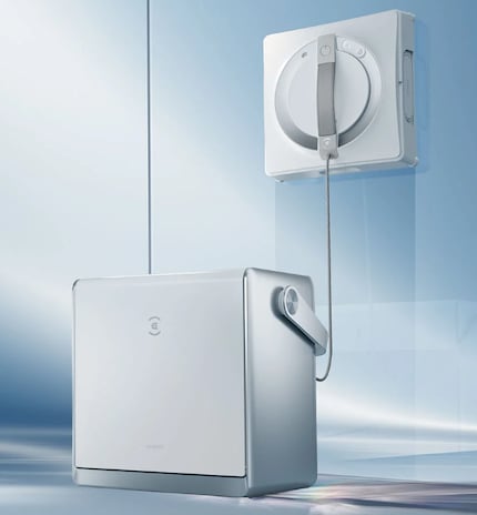 Der Winbot W2 hat eine Bodenstation und soll Fenster endlich besser putzen.