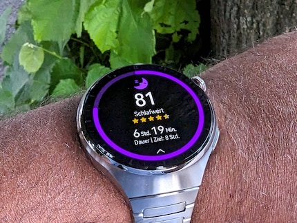 Erfreulich ist das genaue und umfassende Schlaftracking, das du dir auf der Uhr anzeigen lassen kannst.