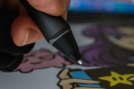 The tip of the fibre pen is a bit imprecise, but colouring feels pleasant.