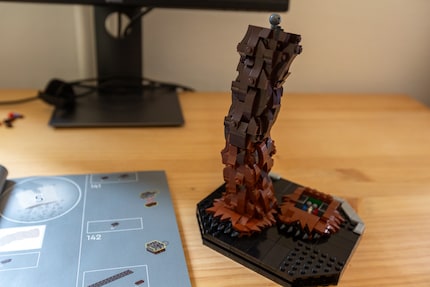 As soon as Chewbacca’s first leg was up, I didn’t want to keep building the set.