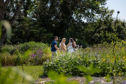 Our Category Business Managers Katja Jakobs and Martina Tatavitto joined me on my visit. Here, Dominic Anliker, Junior E-Commerce Manager at Rausch, is leading us through the green space.