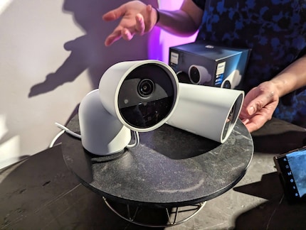 Die neuen Kameras von Philips Hue sind jeweils in schwarz und weiss erhältlich.