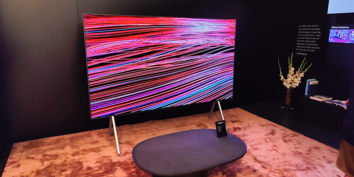 LG shows me the world's first wireless OLED TV
