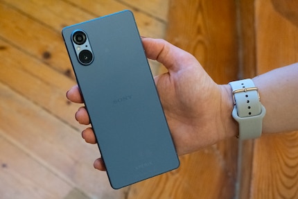 Das Sony Xperia 5 V ist etwas kompakter und günstiger als das Flagship 1 V.