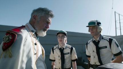 Garp, Koby und Helmeppo erhalten in der Realserie mehr Bildschirmzeit als in der Vorlage.