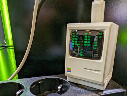 Trotz Retro-Design liefert dieses Netzteil 67 Watt über drei USB-C-Anschlüsse.