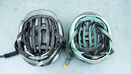 Links der «Ravel» von Alpina, rechts mein bisheriger Helm, der «Helios Sphercial MIPS» von Giro.