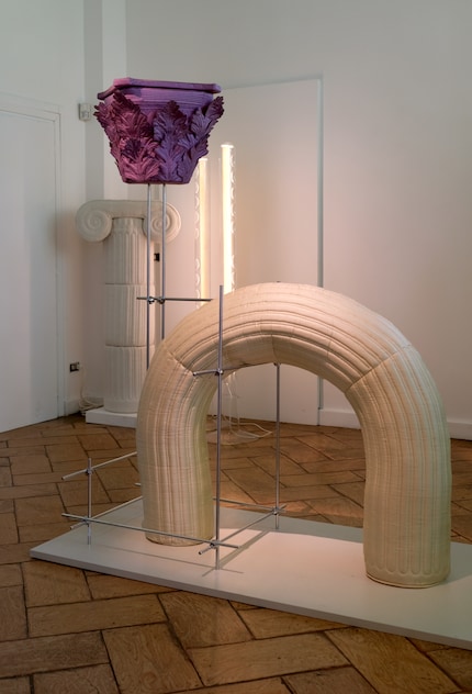 Der Künstler und Designer Sergio Roger lebt in Barcelona.